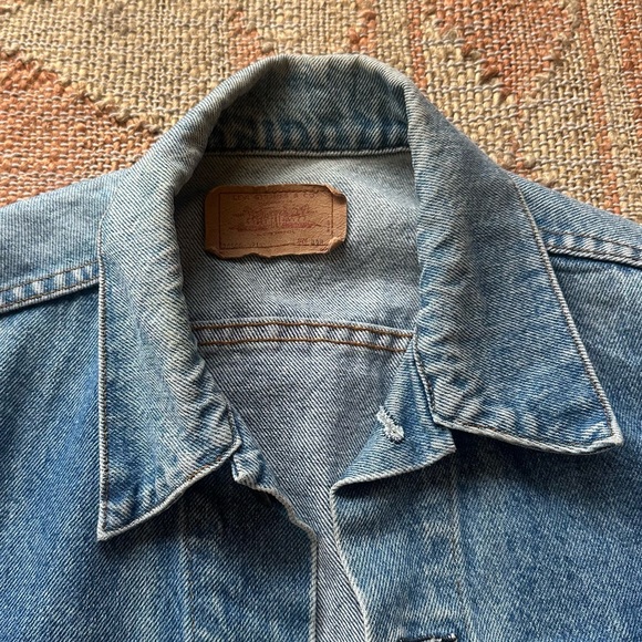 Vintage Levi's Classic Denim Boyfriend Jacket - Picture 4 of 13
